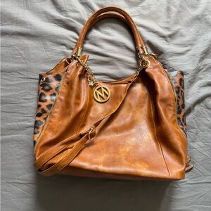 EUC! 🤩 Elegant Tan Leather Shoulder Bag with Leopard Print